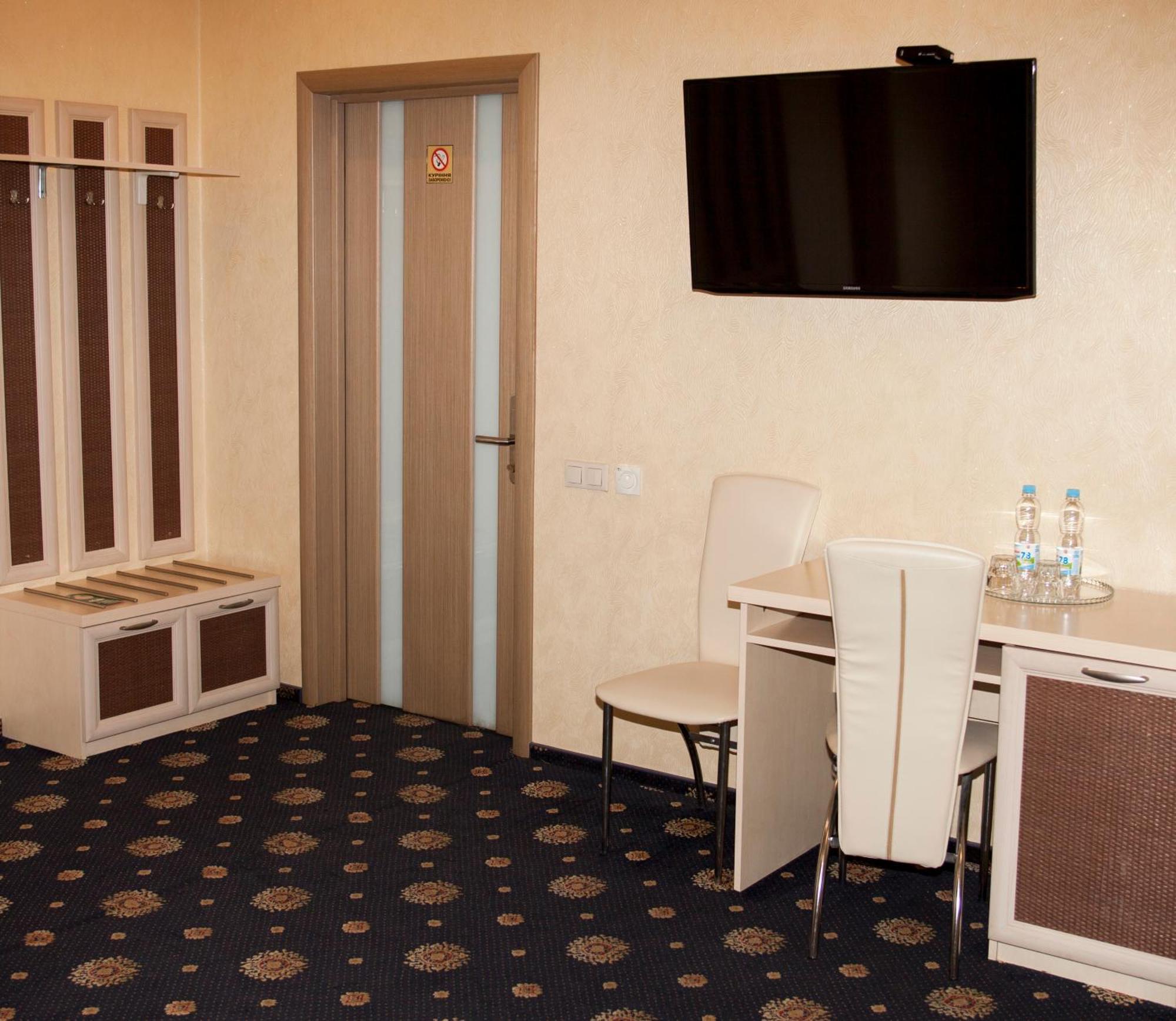 Gonchar Hotel Kyiv Exterior foto